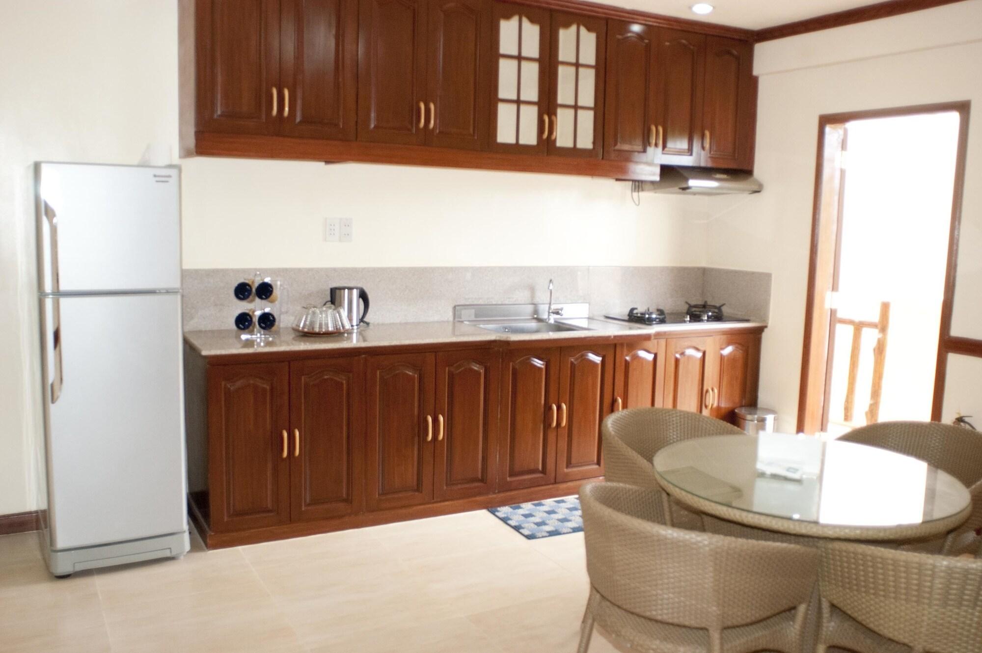 Punta House Hotel Мактан Екстериор снимка