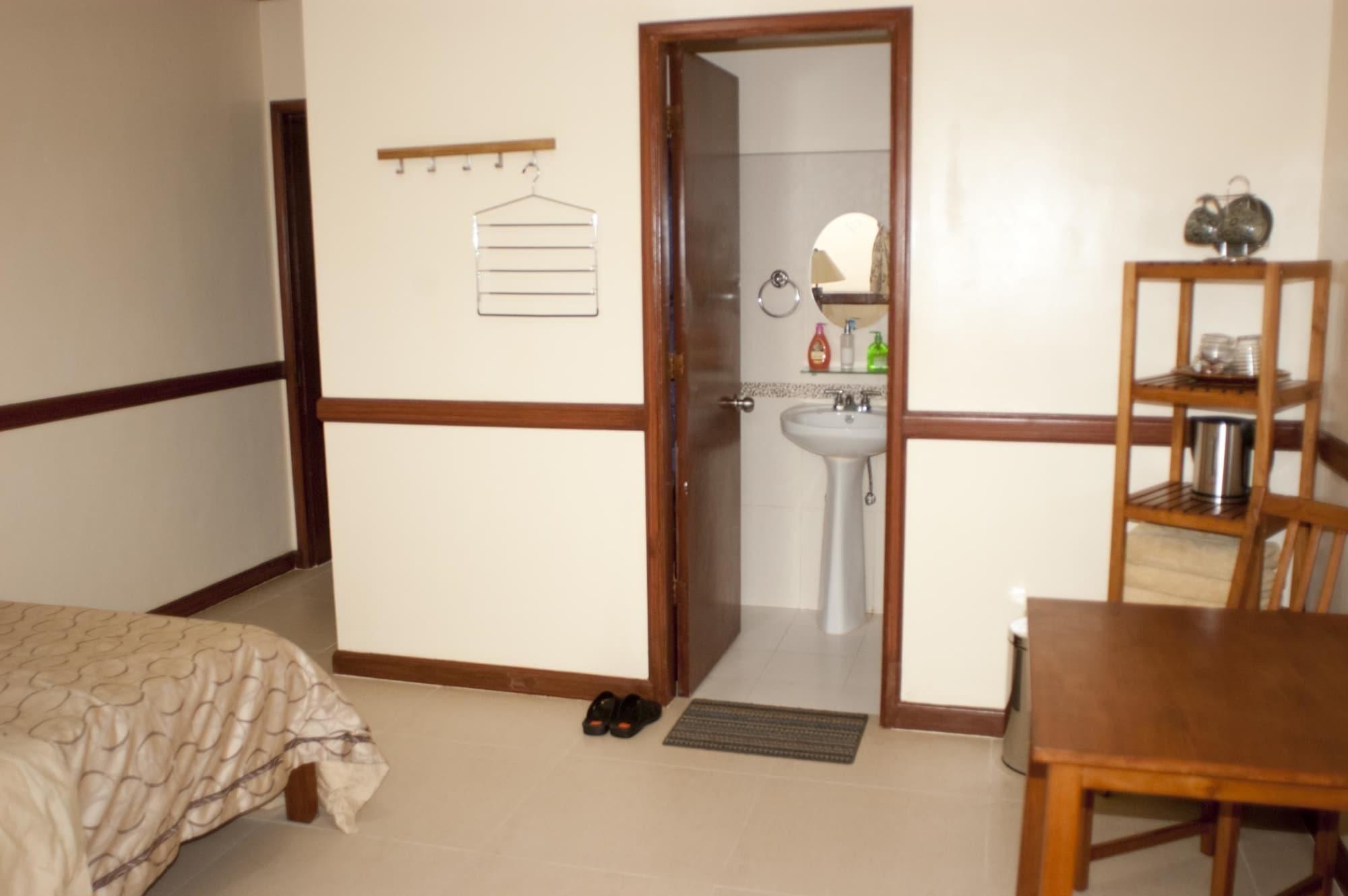 Punta House Hotel Мактан Екстериор снимка